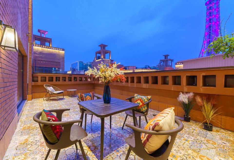 [메후드 레스티 호텔의 고급스러운 욕실 모습]