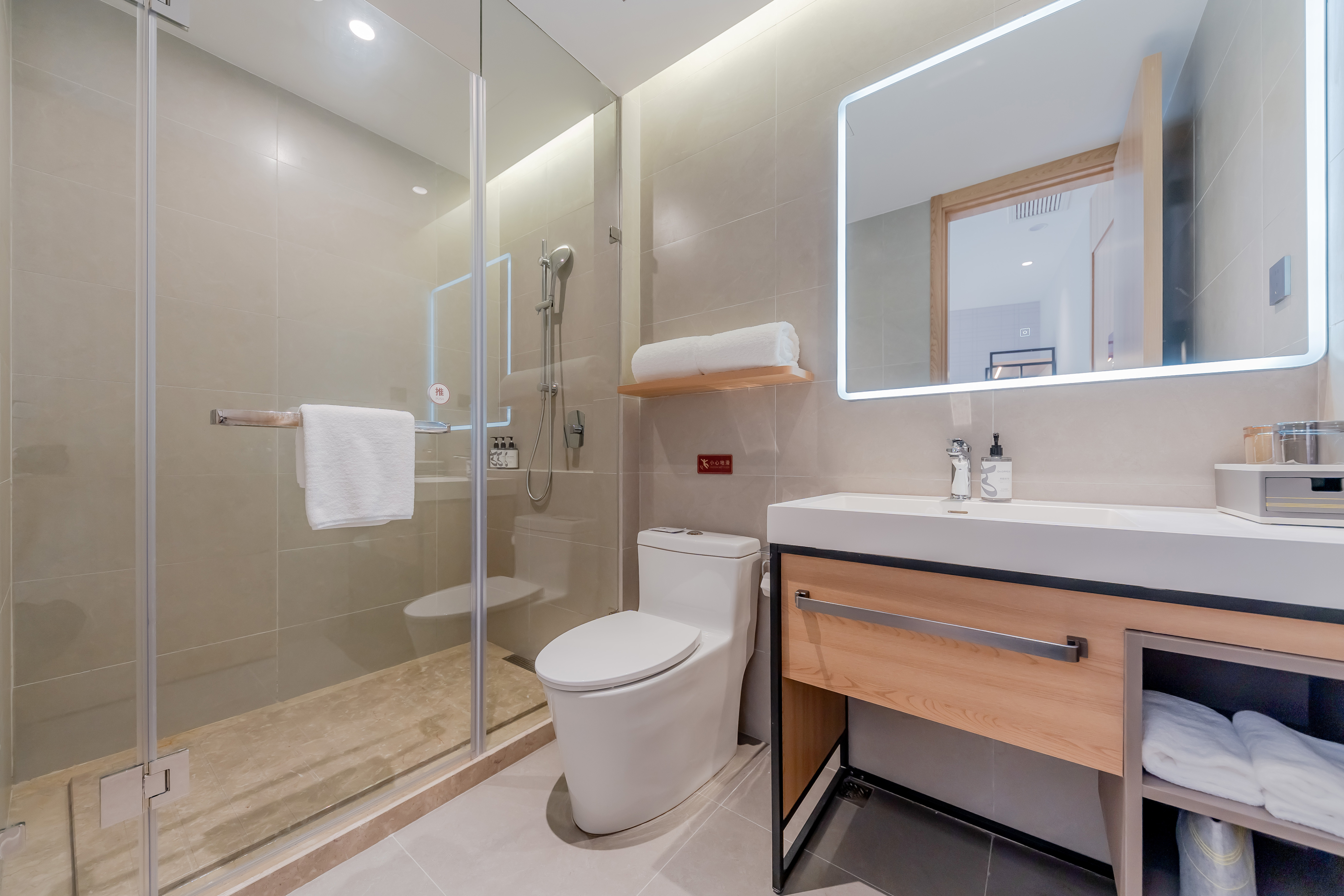 HomeinnsPlus Hotel (Shanghai Dishui Lake Port) Kamar Photos