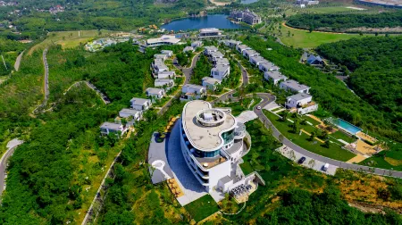 Yixing InLong  Lingshang Holiday House Отели рядом с достопримечательностью «Shanjuan Cave»