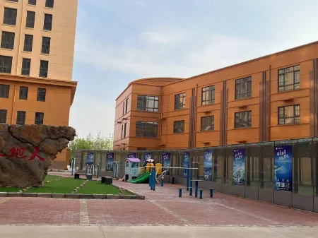 Jinrui Hotel (Sanbei Pearl Wharf Branch) Отели рядом с достопримечательностью «Zhongnan Lavina Beach»