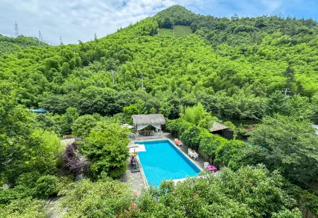 Faraway  Mountain Отели рядом с достопримечательностью «Sword Pond»