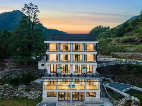 Tonglu Yishuyishe Homestay Отели рядом с достопримечательностью «Huxiaoxia Riptide Adventure»