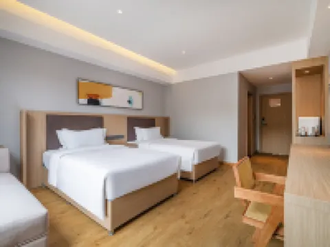 Grand Rezen Songpan (HuanglongJiuzhai High-speed Railway Station) Hotels in Songpan