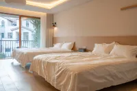 According to the sea pick up light | luxury in quality, cream tone log wind Art holiday villa Hotels in Zhangzhou