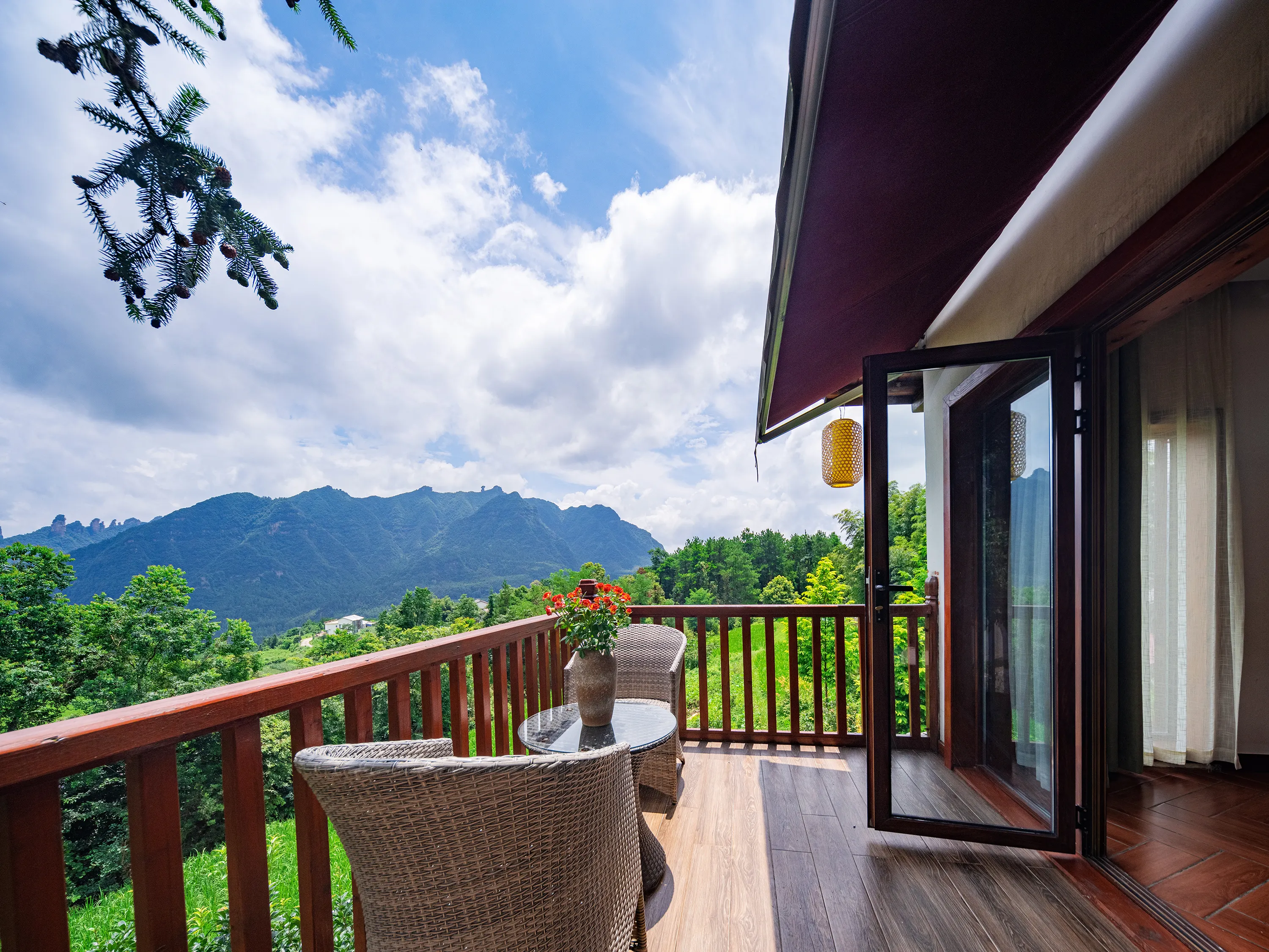 Zhangjiajie Ldyllic Pondside Timber Lodge Rum Photos