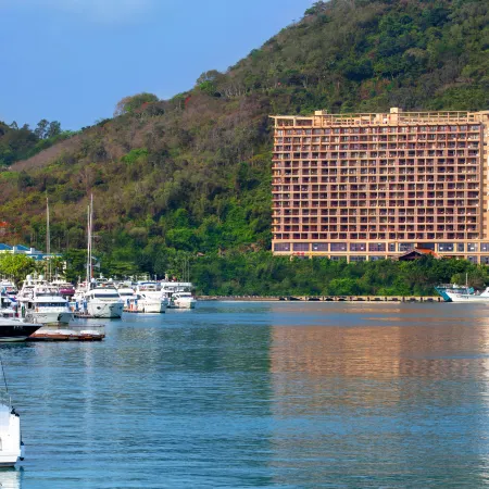 Grand Metropark Bay Hotel Sanya Отели рядом с достопримечательностью «Первый Рынок»