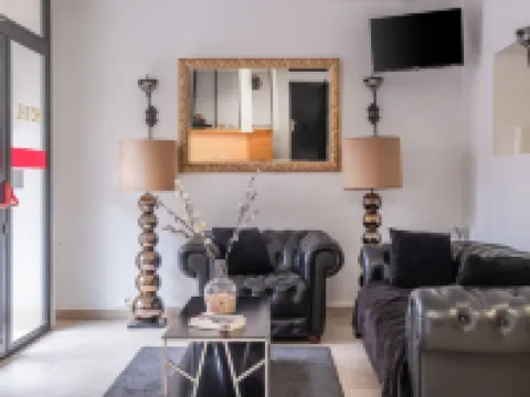 โรงแรมลักซอร์ โรงแรมในIssy-les-Moulineaux
