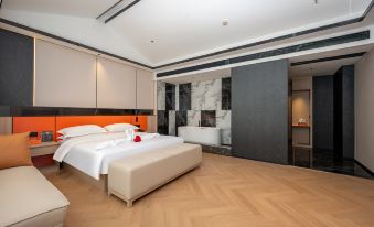 Xiangzhang Ruihua Hotel (Dazhou Railway Station Luofu Plaza)