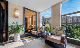 Yifeng Hotel (Wenli College Honghe Campus Store)