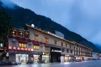 朵蘭達V飯店（九寨溝遊客中心店） 九寨天堂附近的飯店