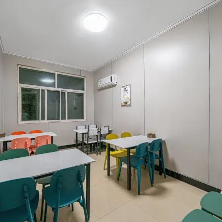 Junyi Chain Hotel (Wenxian Bus Station)