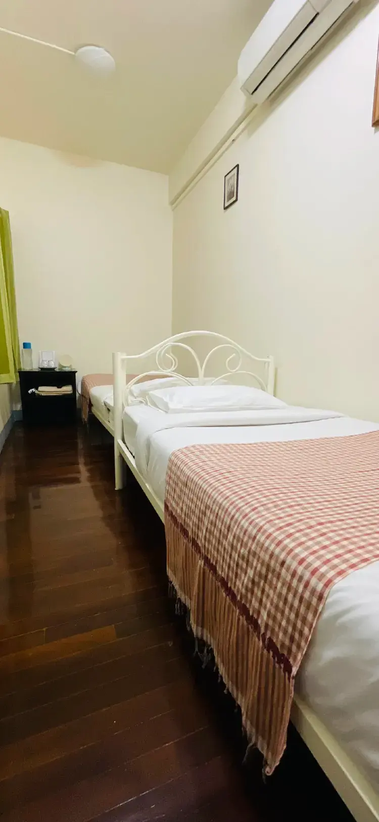 ห้องเตียงเดี่ยว 2 เตียง (ห้องน้ำรวม)