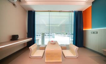 Chaoxin Light Luxury Hotel (Shantou High-Speed Railway Station)
