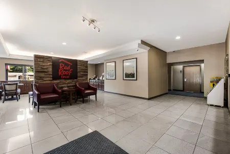 Red Roof Inn Newport News - Yorktown Отели в г. Глостер Пойнт