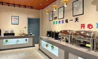Chaoman Qingya Hotel (Xinyang High-Speed Railway Station)
