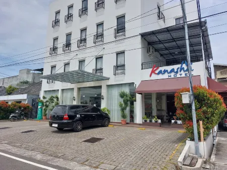 Kanasha Islami Отели рядом с достопримечательностью «Maimoon Palace»