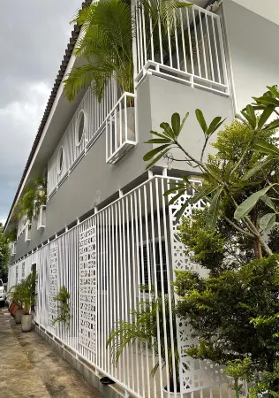 Comfy Corner Hotel Отели рядом с достопримечательностью «Ват Пратхат Дой Сутхеп»