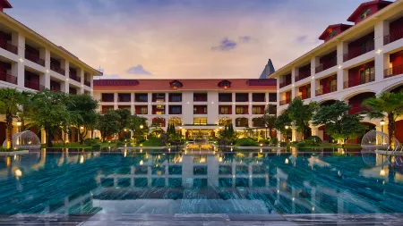 Senna Hue Hotel Отели рядом с достопримечательностью «Nguyen Dinh Chieu Walking Street»