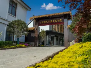 CHUYUN HUAXIANG HOT SPRING HOMESTAY