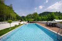 Anjilinye Santorini Pure White Wind Garden Beautiful Stay 안지 허화산 래프팅 서비스 센터 주변 호텔