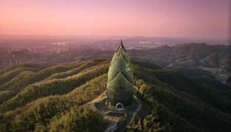 Mangshi Yiju.   hotel(Airport)