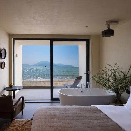 Mengyuan Bian CASA PARAMIAT Seaview Private Hot Spring Resort Courtyard (Jiaochangwei Beach) Отели рядом с достопримечательностью «Пляж Jiaochangwei»