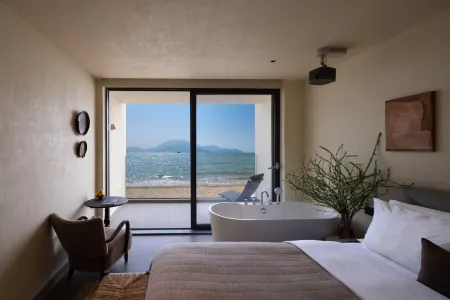 Mengyuan Bian Seaview Private Hot Spring Vacation Courtyard (Jiaochangwei Beach Branch) Отели рядом с достопримечательностью «Dapeng Ancient City»