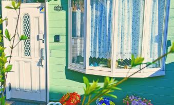 4 mins walk from JR Station/single-family house