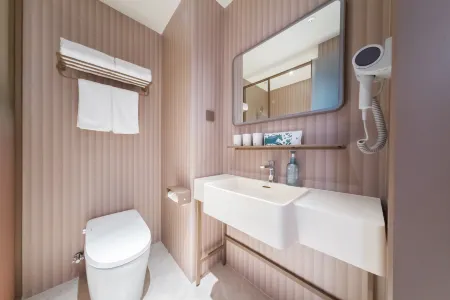 HanTing Hotel (Taiyuan Xiayuan Gongyuan Era City) Отели рядом с достопримечательностью «Duofu Temple»