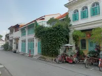 The Georgetown Green Gates