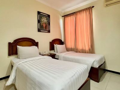 TUWUH HOTEL AT KAYUTANGAN