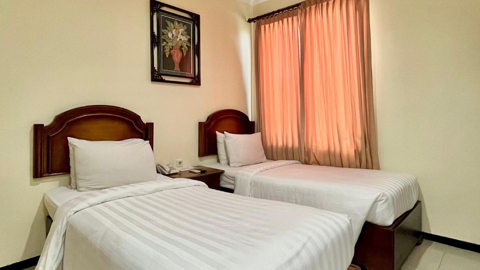 TUWUH HOTEL AT KAYUTANGAN