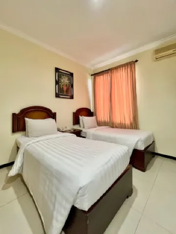 TUWUH HOTEL AT KAYUTANGAN Hotel dekat Stasiun Kereta Malang