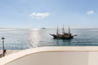 Infinity & Beyond by halu! - 海濱公寓