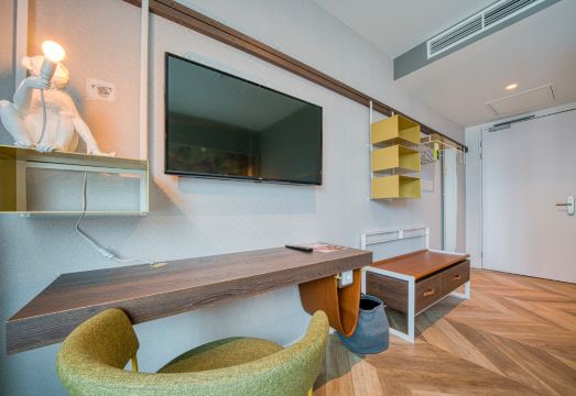 2. 나인티니 호텔 ..