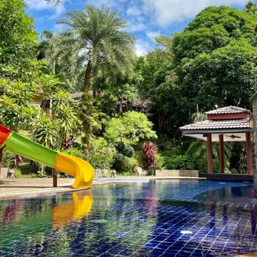 Thai Modern Resort & Spa "Newly Renovated" Отели рядом с достопримечательностью «Ват-Чалонг»
