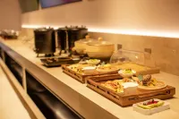 Dalian Manshe Hot Spring Hotel (Donggang Business District Gangwan Square Subway Station)