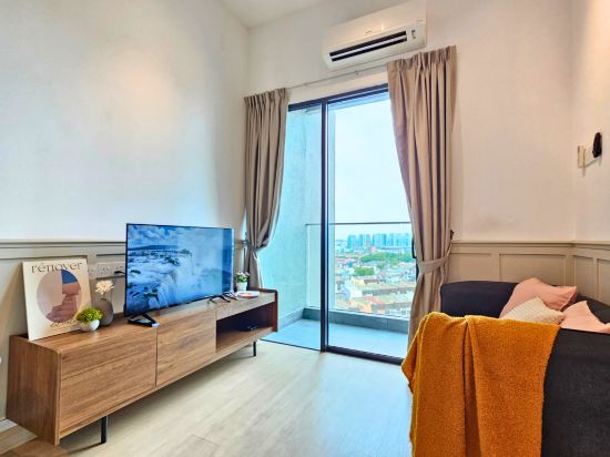 Subang Family Home 2BR 5 Pax Near Sunway & SJMC Walk to LRT