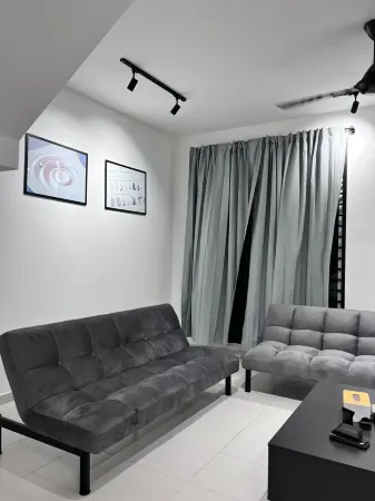 Senai 14pax The Joyous Home Pooltable Airport JPO Отели рядом с достопримечательностью «Johor Premium Outlets»