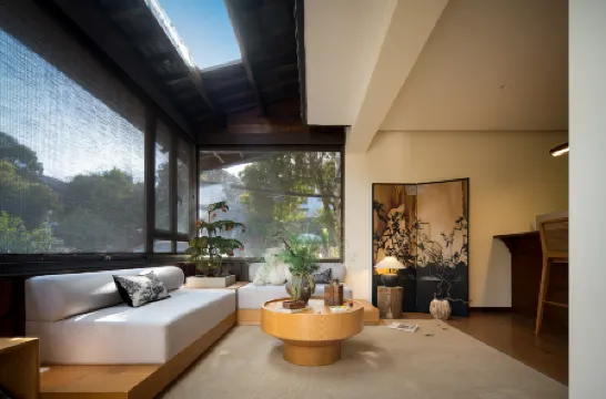 West Lake 52 Homestay (West Lake Lingyin Branch) Отели рядом с достопримечательностью «Lengquan Pavilion»