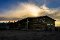 望雲無界民宿 柏雅·柏景灣野奢營地附近的飯店