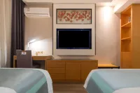 Qingfeng Bailu Hotel (Shangqiu High-Speed Railway Station Municipal Government)