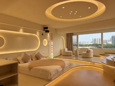 Yunzhi Homestay (Chaoyang Square Sanjie Liangxiang)