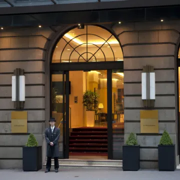 Paradox Sydney Hotels near The Opera House to the Botanic Gardens Walk