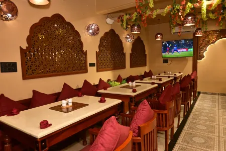 Honeyveils Palace Отели рядом с достопримечательностью «Knowledge Park II»