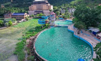 Lotus Mountain Hot Spring Resort