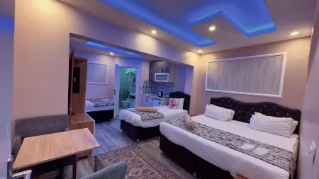 Mitra Downtown Hotel Отели рядом с достопримечательностью «Змеиная колонна»