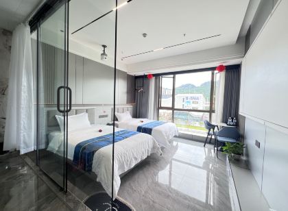 等風シネマ民宿（雅安高速鉄道駅）