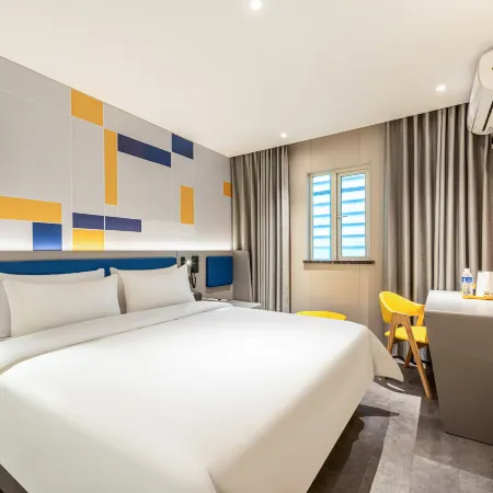 7 Days Inn Guiyang Qianlingshan Park Yan'an West Road Metro & Tourist Distribution Center Отели рядом с достопримечательностью «Парк Киялинг»