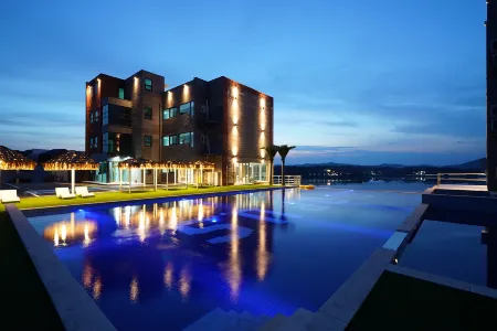 HOTEL OPUS Отели рядом с достопримечательностью «Gyeongju National Park»